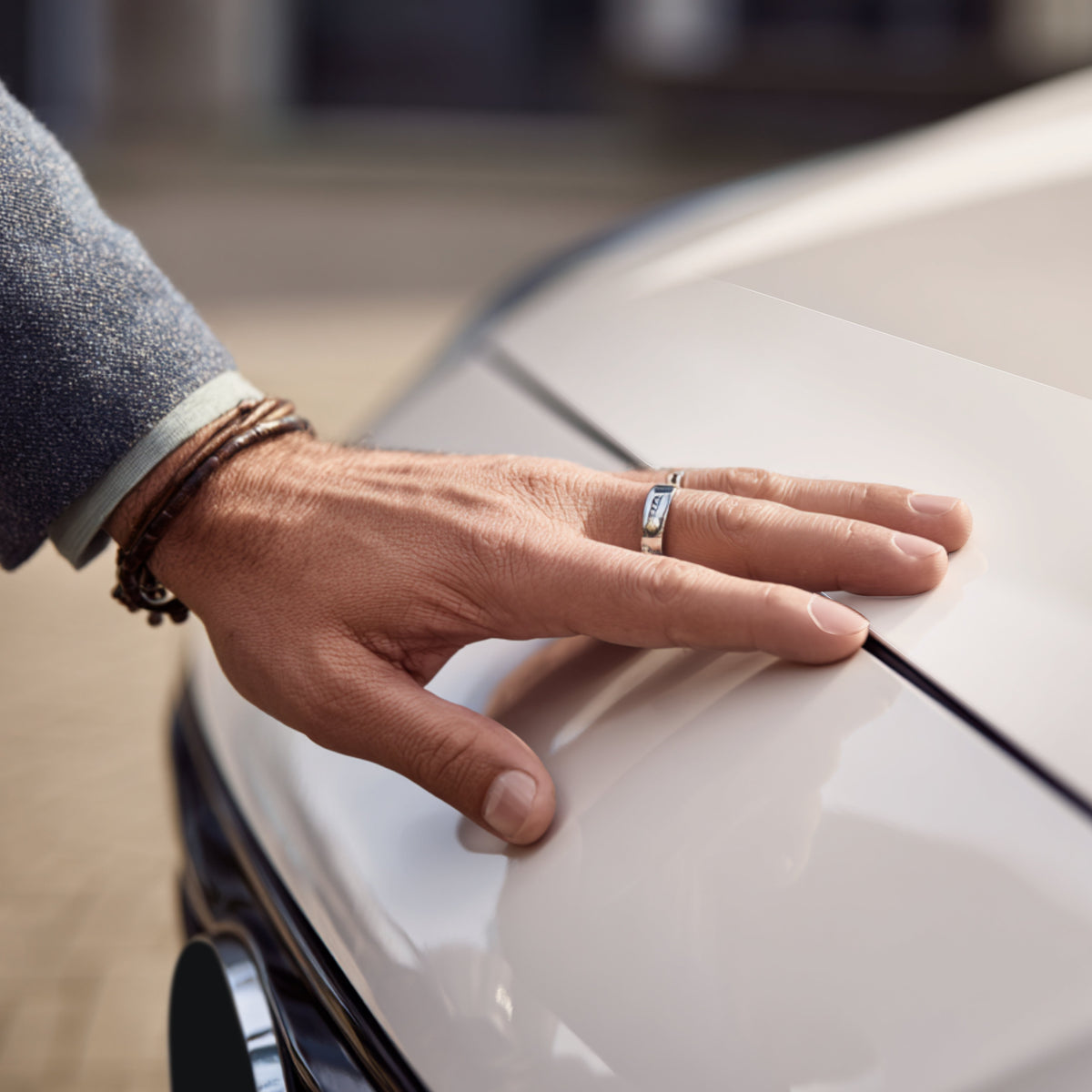Transparent protective film for outer car areas – easy to apply and long-lasting
